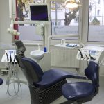 Behandlungszimmer beim Zahnarzt in Aachen